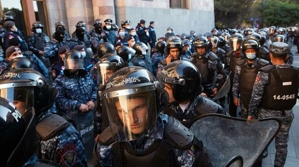 В Ереване проходит акция протеста с требованием отставки Пашиняна - ВИДЕО