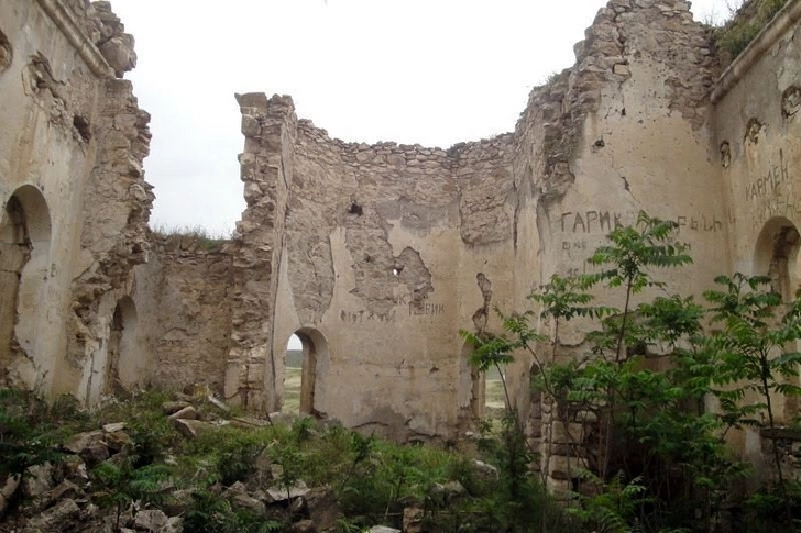 Русские актеры осудили разрушение армянскими вандалами единственной православной церкви в Нагорном Карабахе