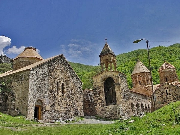О принадлежности монастырского комплекса Худаванг Азербайджану