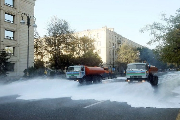 На улицах столицы в очередной раз проводятся дезинфекционные работы - ФОТО
