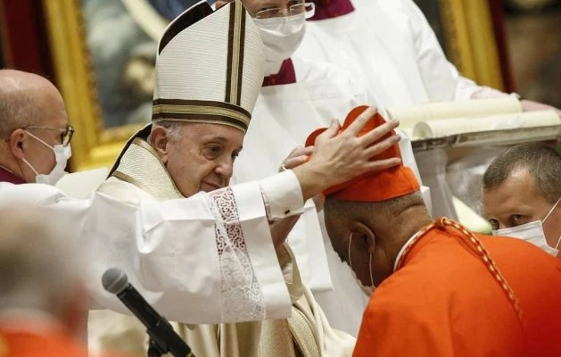 Папа Римский впервые возвел в сан кардинала афроамериканца