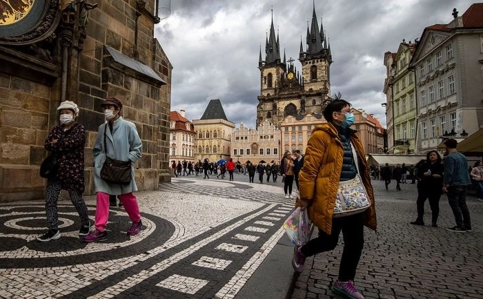 Власти Чехии решили смягчить введенные из-за пандемии ограничения