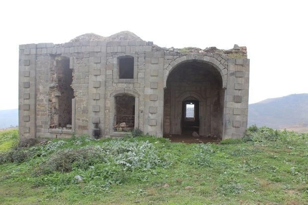 Армяне превратили в хлев еще один исторический памятник - ФОТО