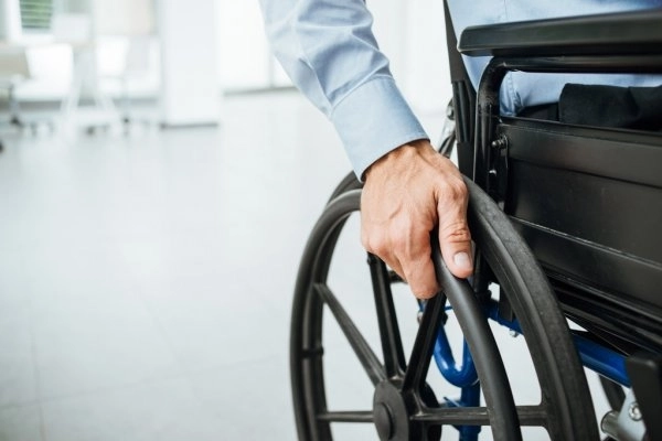 Азербайджанского ветерана обеспечат инвалидной коляской и протезом ноги - ФОТО