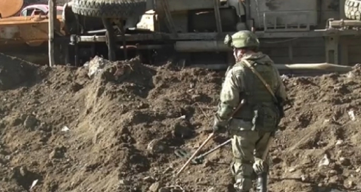 Российские миротворцы провели очистку от взрывоопасных предметов на участке местности в Лачынском коридоре