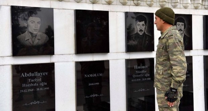 В Баку минутой молчания почтили память шехидов Отечественной войны - ФОТОРЕПОРТАЖ