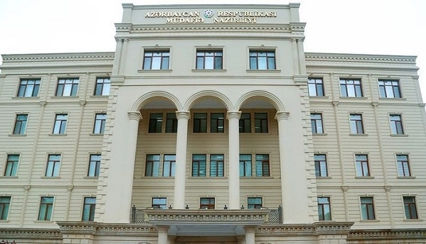 При Минобороны Азербайджана открыты круглосуточные горячие линии