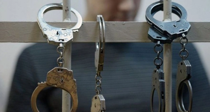 В Баку задержан мужчина, пытавшийся зарубить топором сына и невестку