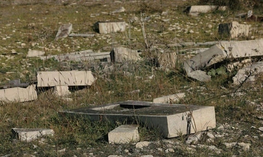 Армяне разрушили кладбище в Джебраиле - ФОТО