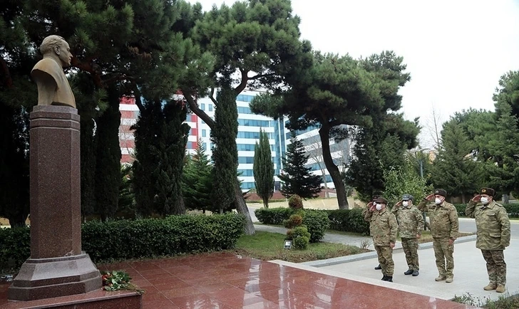 По случаю праздников Министр обороны посетил военный госпиталь - ВИДЕО