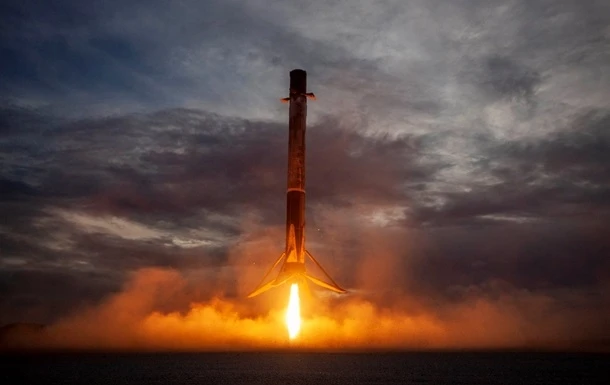 SpaceX запустила ракету-носитель с турецким спутником связи - ВИДЕО