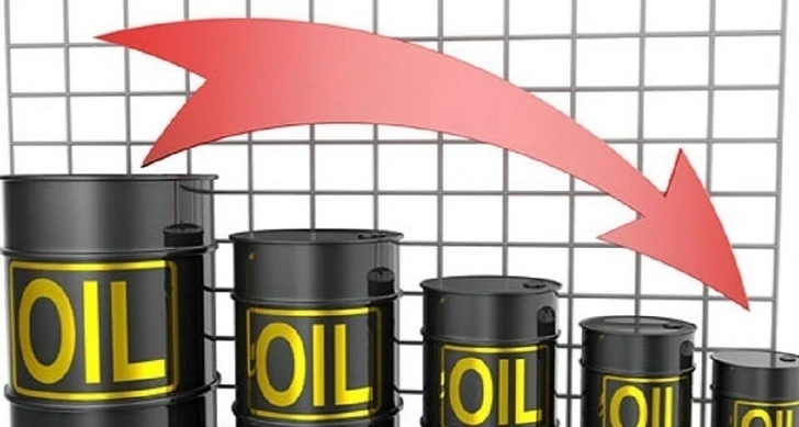 Нефть дешевеет на признаках слабого спроса на нефтепродукты в США