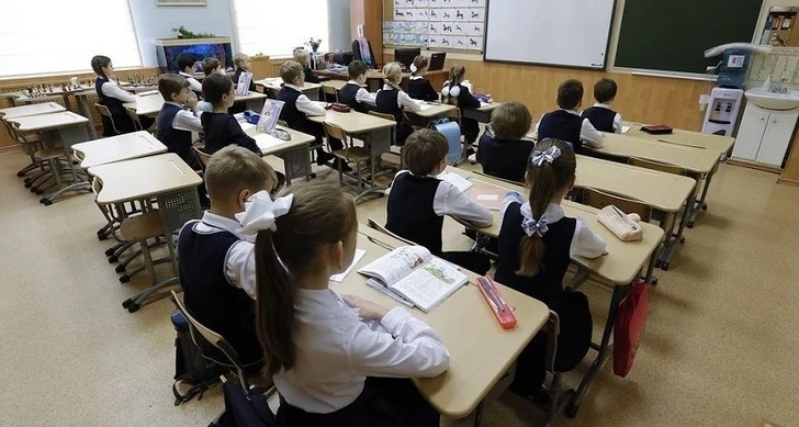 В большинстве регионов России возобновились очные занятия в школах