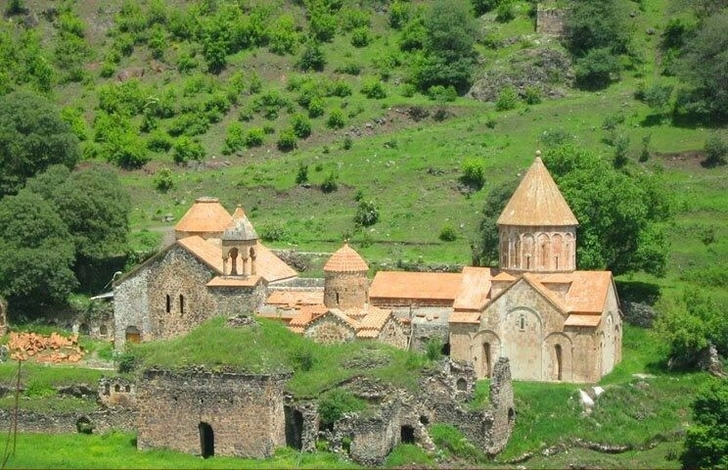 Находившиеся под оккупацией 128 албанских храмов были преобразованы в армянские григорианские церкви