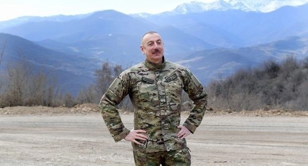 Ильхам Алиев выпил чай на Джыдыр-дюзю - ВИДЕО