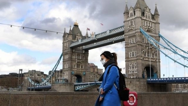 Великобритания сделает 10-дневную самоизоляцию обязательной для всех въезжающих в страну
