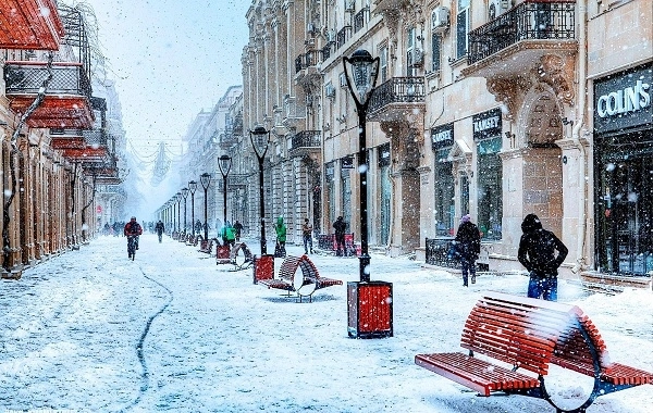 Синоптики предупредили о снеге и гололедице в Баку