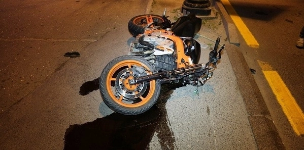 В Баку мотоциклист сбил пешехода
