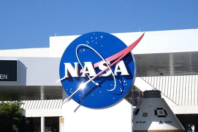 В NASA запланировали на февраль огневые испытания двигателей ракеты для полета к Луне