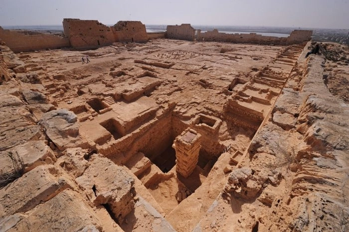 В Александрии обнаружили высеченные в скалах гробницы с мумиями - ФОТО