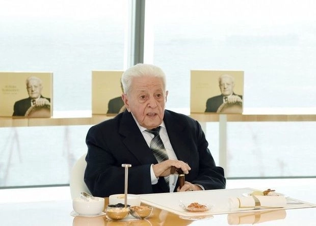 Народный артист Алибаба Мамедов отмечает свое 92-летие