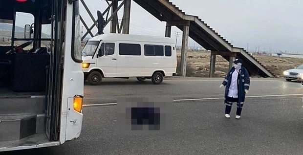 В Баку пассажирский автобус насмерть сбил пешехода - ФОТО