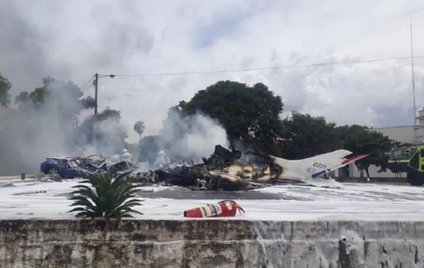 В Парагвае при крушении самолета ВВС погибли семь человек