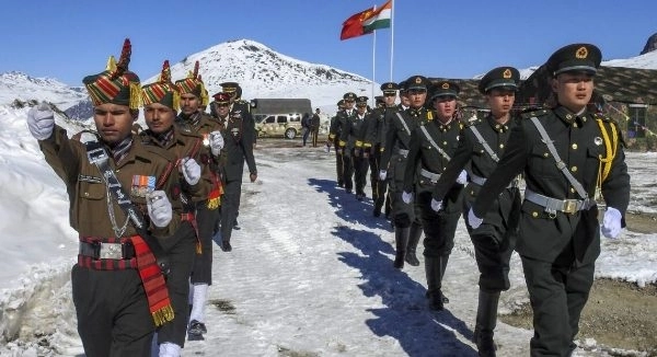 Китай и Индия начали отводить войска в районе совместной границы