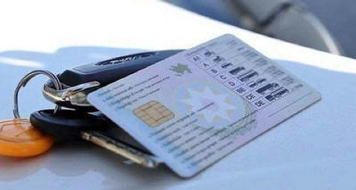 Парламент Азербайджана одобрил поправку об устранении требования иметь при себе водительские права
