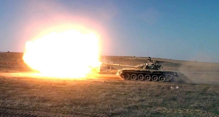 Азербайджанские танкисты провели первые боевые стрельбы в новом учебном году - ВИДЕО