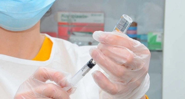 Применяемая против COVID-19 вакцина эффективна и против новых штаммов - TƏBİB