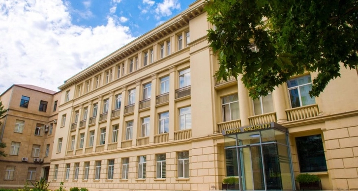 В Баку директор оскорбила студентку, министерство проводит проверку - ФОТО/ВИДЕО