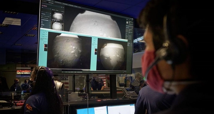 NASA получило снимки, сделанные в момент посадки марсохода Perseverance на Красную планету - ФОТО