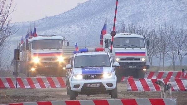 Миротворцы РФ сопроводили колонну с гуманитарным грузом в Кельбаджар
