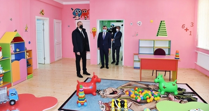 Ильхам Алиев принял участие в церемонии предоставления квартир семьям шехидов и инвалидам войны - ФОТО/ВИДЕО