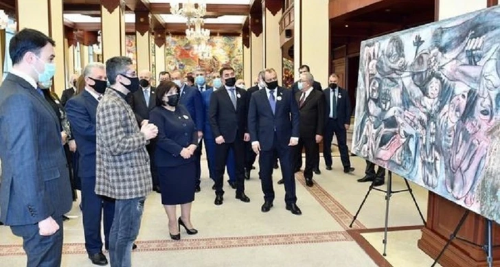 В Милли Меджлисе открылась выставка картин, посвященных Ходжалинскому геноциду