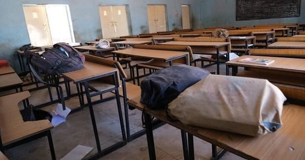 В Нигерии освобождены более 300 школьниц, похищенных бандитами