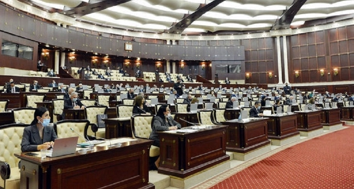 Азербайджанское правительство отчитается перед депутатами
