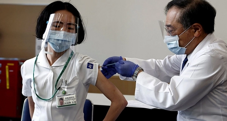 В Японии из-за поломки рефрижератора испортилось около тысячи доз вакцины