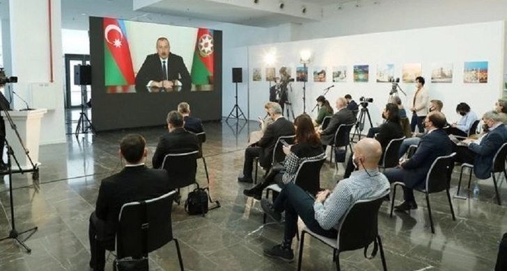 Откровенный диалог Президента Азербайджана с журналистами привлек внимание всего мира - ВИДЕО