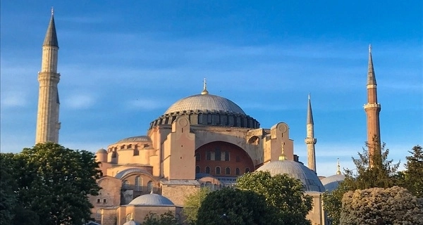 Турция будет требовать у туристов результаты тестов на COVID-19 до 15 апреля