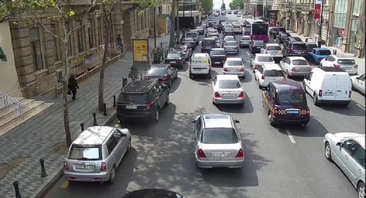 В Баку таксисту за один день выписали семь штрафов - ВИДЕО