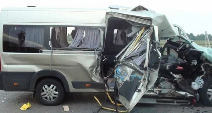 В Билясуварском районе Азербайджана перевернулся микроавтобус, один человек погиб - ОБНОВЛЕНО