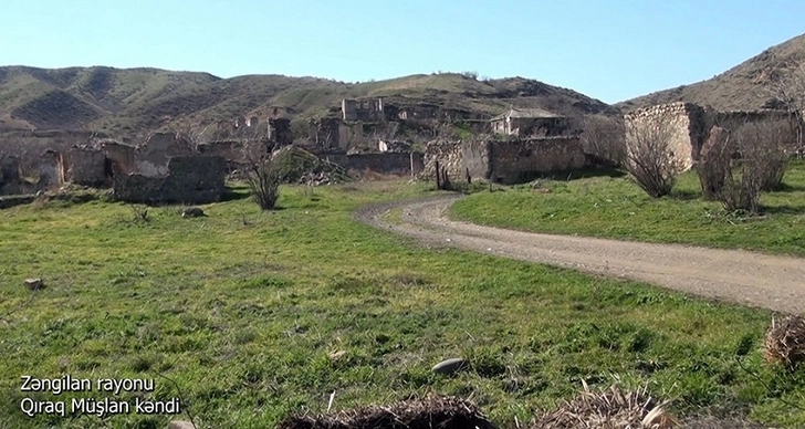 Минобороны Азербайджана показало село Гыраг Мюшлан Зангиланского района, освобожденного от оккупации - ВИДЕО