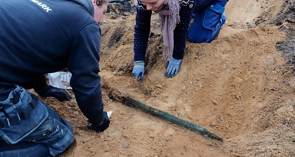 При прокладке газопровода в Дании нашли меч возрастом 3 тысячи лет - ФОТО
