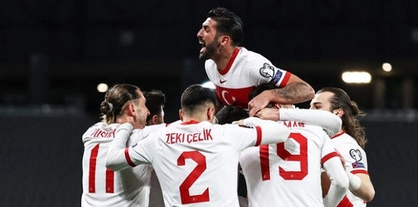 Сборная Турции победила Нидерланды в первом матче отбора на ЧМ-2022, Бурак Йылмаз оформил хет-трик - ВИДЕО