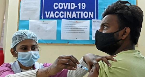 СМИ: Индия приостановила все поставки на экспорт вакцины от AstraZeneca