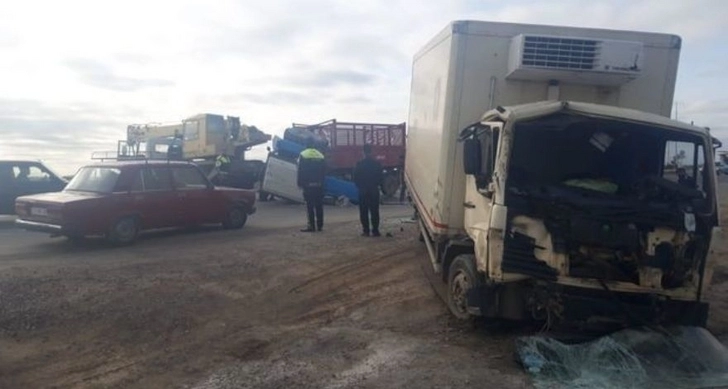 В Билясуварском районе Азербайджана трактор столкнулся с грузовиком - ФОТО