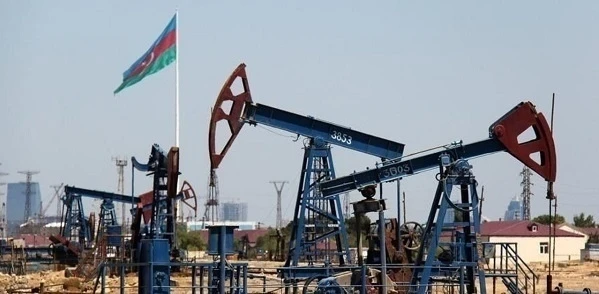 Стоимость азербайджанской нефти превысила 61 доллар за баррель