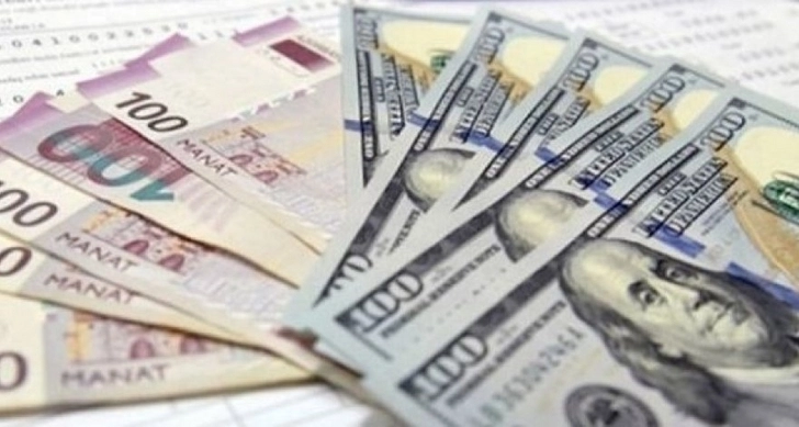 Манат укрепился к евро, лире и рублю